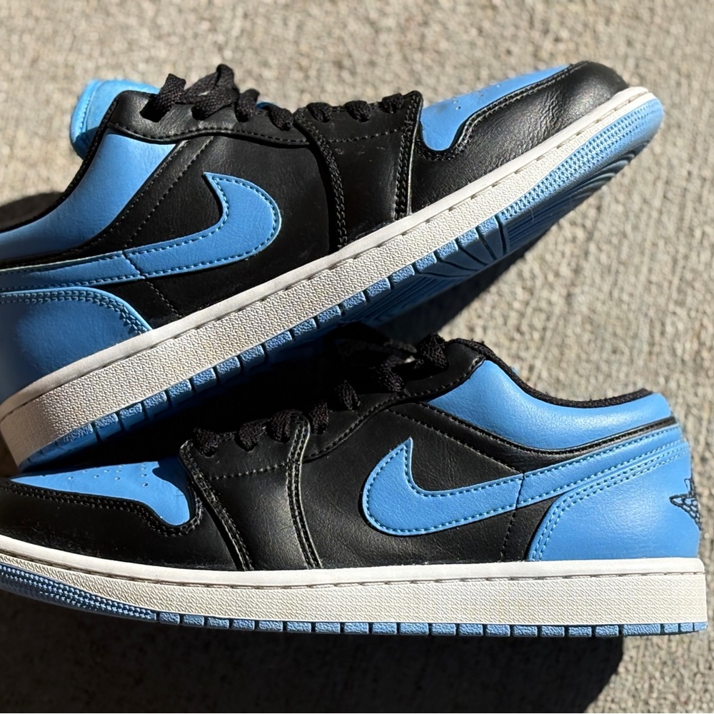 Jordan 1 low Men's 8 Black and Blue Sneaker